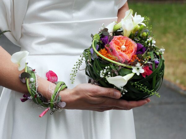 Brautkugel bunt mit Armschmuck